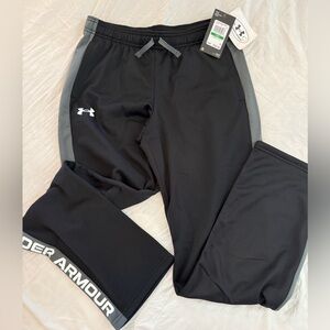 NWT youth Under Armor black pants.  Size Large.